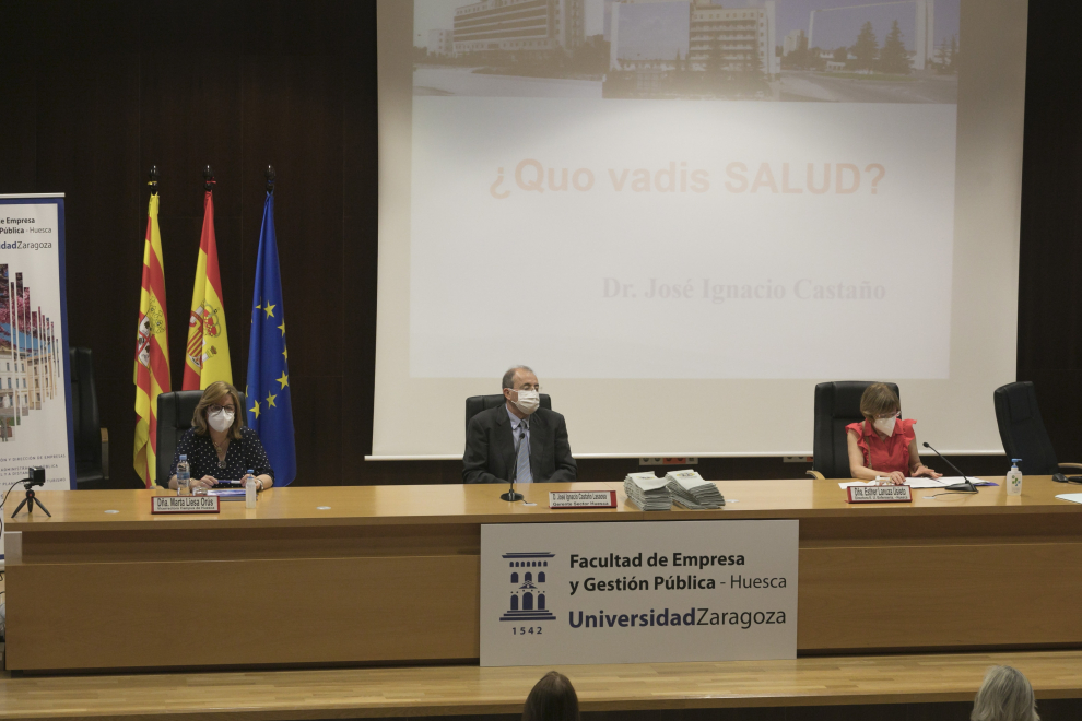 El Campus de Huesca ha celebrado este viernes la graduación de trescientos estudiantes