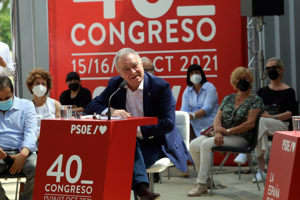 Presentación de la ponencia sobre despoblación del PSOE, este domingo en Huesca.