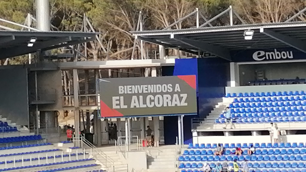 El Alcoraz ha recibido a los aficionados tras más de una año de ausencia.