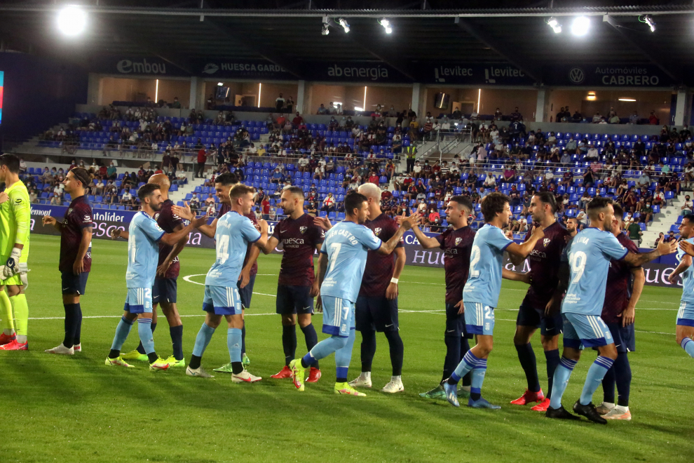 El Huesca repite victoria y se pone líder (2-0)