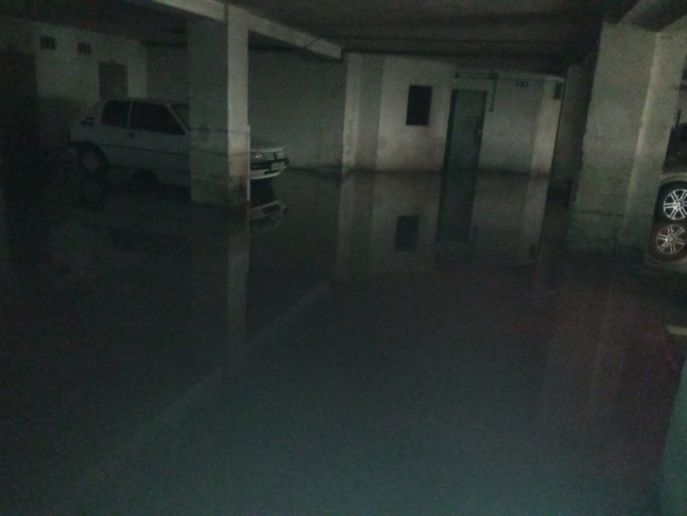 El agua inundó algunos garajes