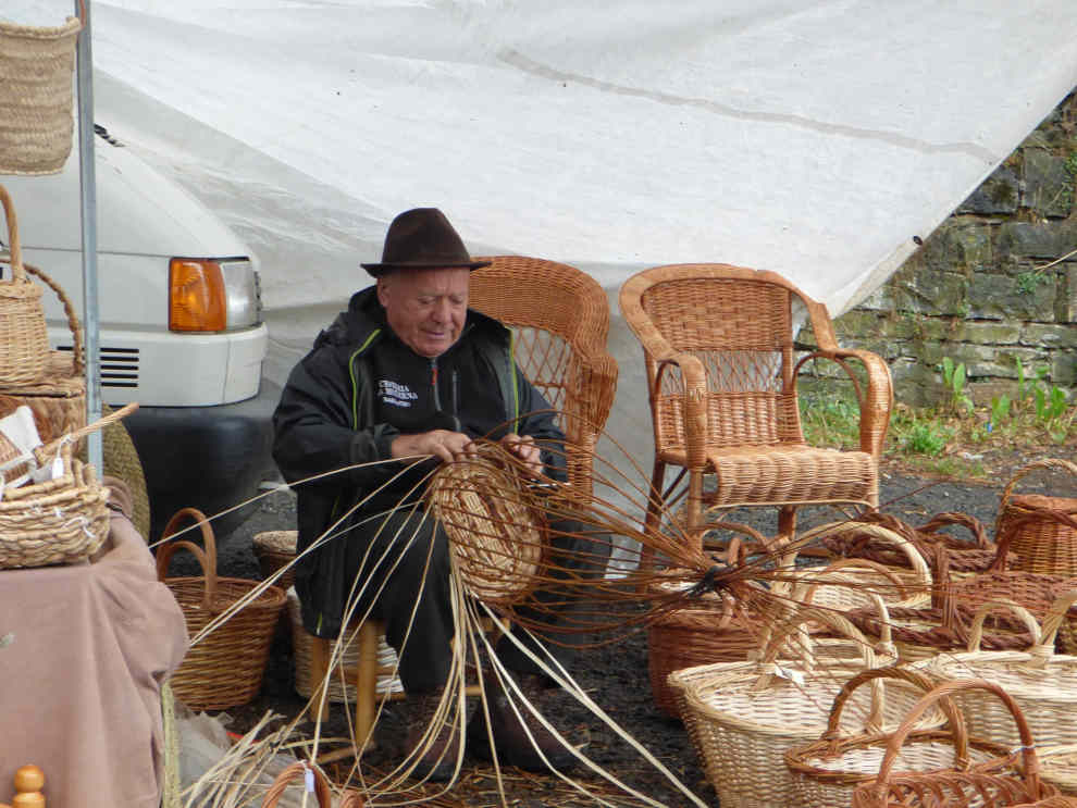 La Feria de Biescas reúne a artesanos y ganaderos.
