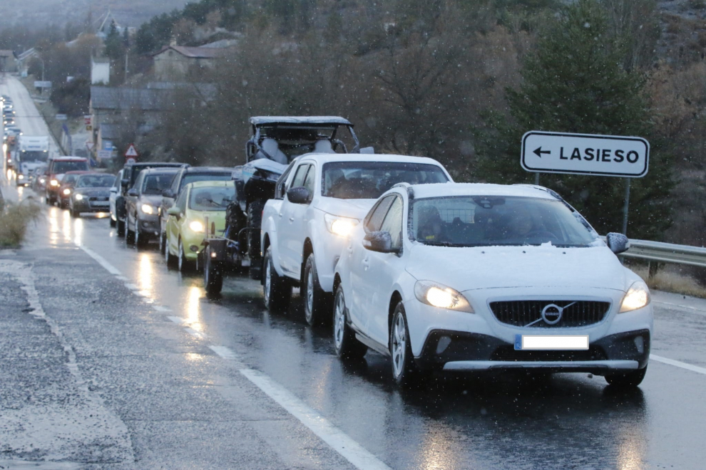 Problemas en el tráfico en el retorno del puente en la provincia de Huesca.
