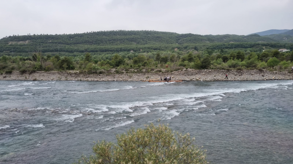 La ilusión, el esfuerzo y el compañerismo de los navateros de Sobrarbe se han impuesto a un río Cinca complicado.