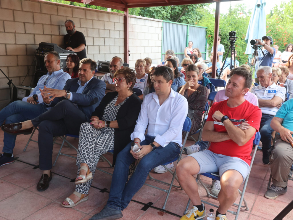 Los vecinos de esta localidad de La Hoya disfrutan de esta jornada en las piscinas.