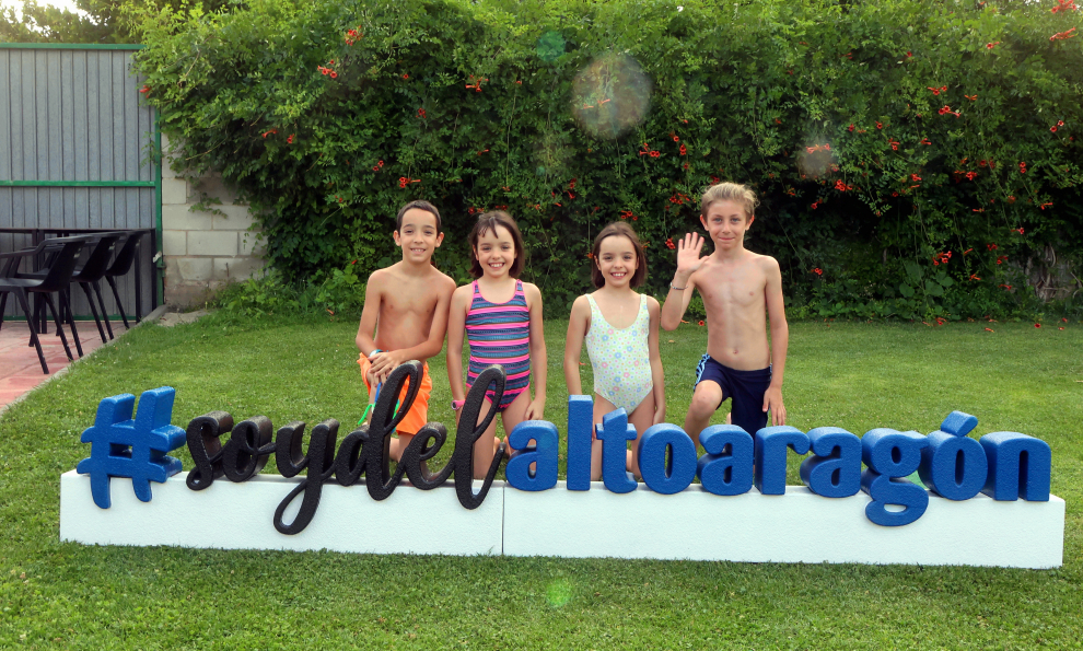 Los vecinos de esta localidad de La Hoya de Huesca disfrutaron de la jornada en las piscinas.
