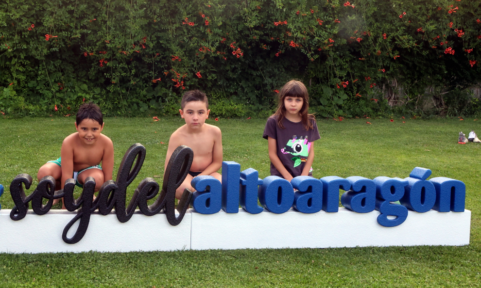 Los vecinos de esta localidad de La Hoya de Huesca disfrutaron de la jornada en las piscinas.