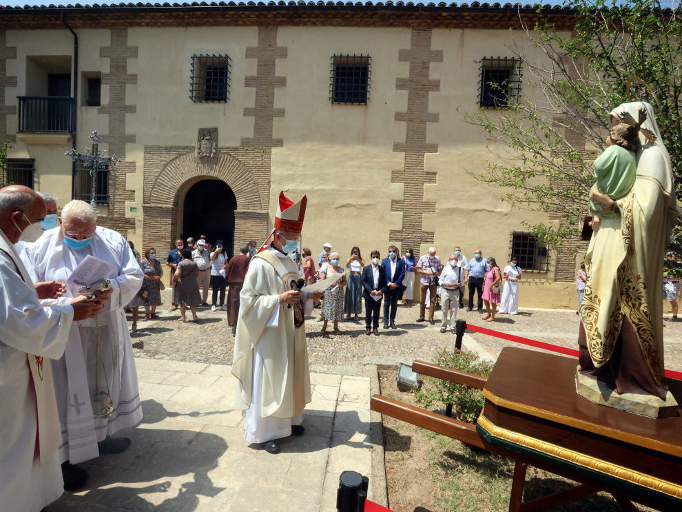 Tras la eucaristía ha tenido lugar una pequeña procesión por el patio del convento.
