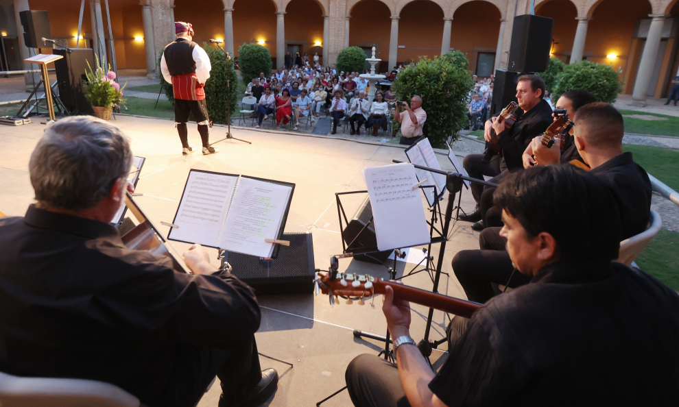 El acto abrió el XXII Festival Folclórico Castillo de Montearagón