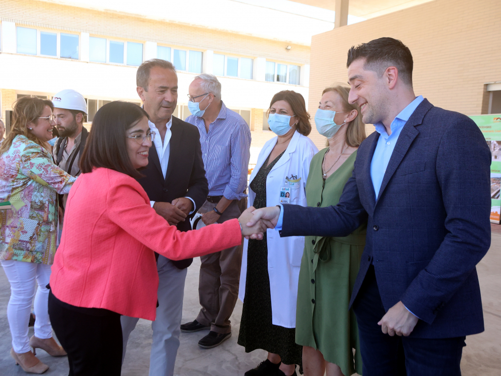 La ministra de Sanidad durante su visita a las instalaciones de la nueva Unidad de Urgencias del Hospital Universitario San Jorge.
