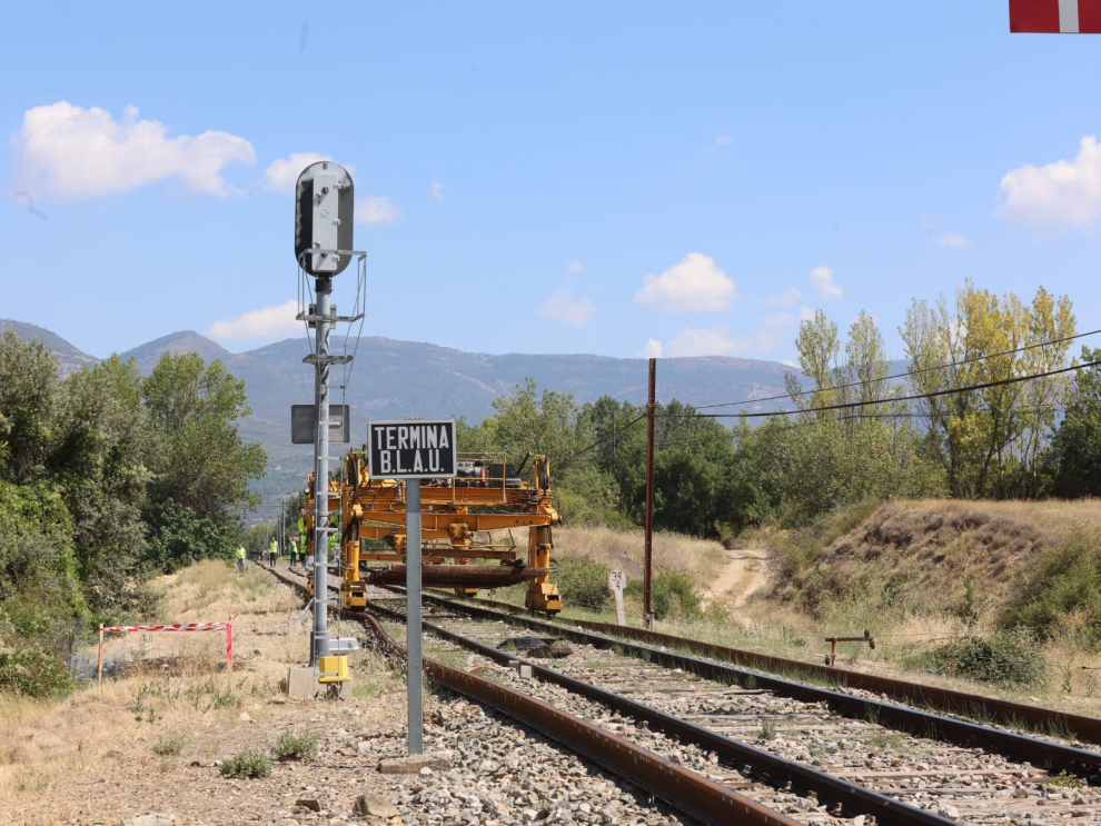 Adif ejecuta importantes mejoras en la línea Zaragoza-Huesca-Canfranc.