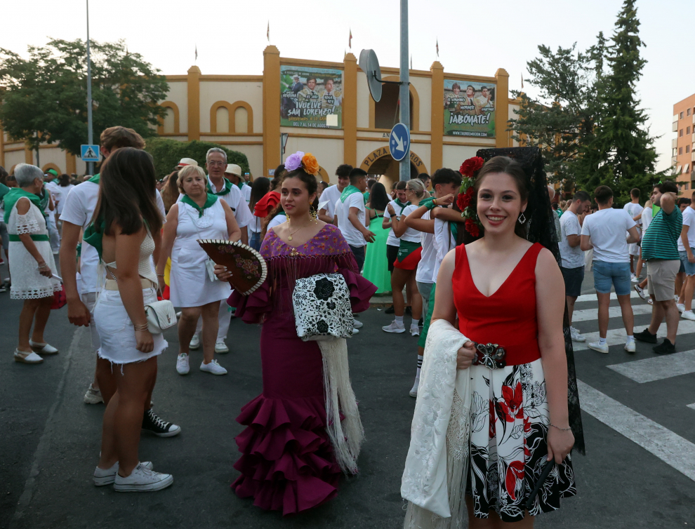 Alegría a ritmo de charanga tras disfrutar de los toros.