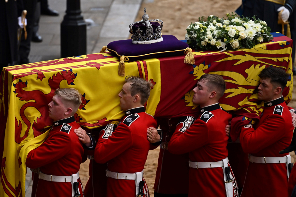 El cortejo fúnebre ha acompañado al féretro en su desfile desde el Palacio de Westminster.