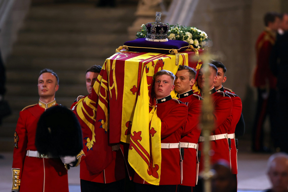 El cortejo fúnebre ha acompañado al féretro en su desfile desde el Palacio de Westminster.