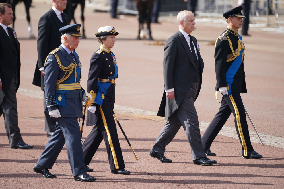 El cortejo fúnebre ha acompañado al féretro en su desfile desde el Palacio de Westminster.