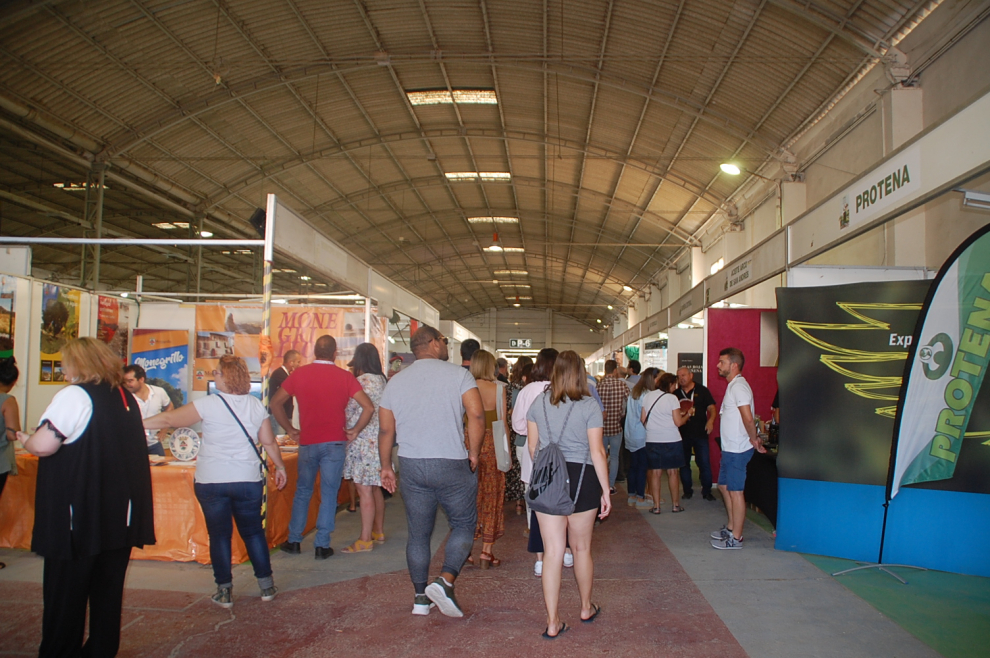 Los visitantes abarrotaron el recinto ferial de Sariñena durante la segunda jornada del certamen.