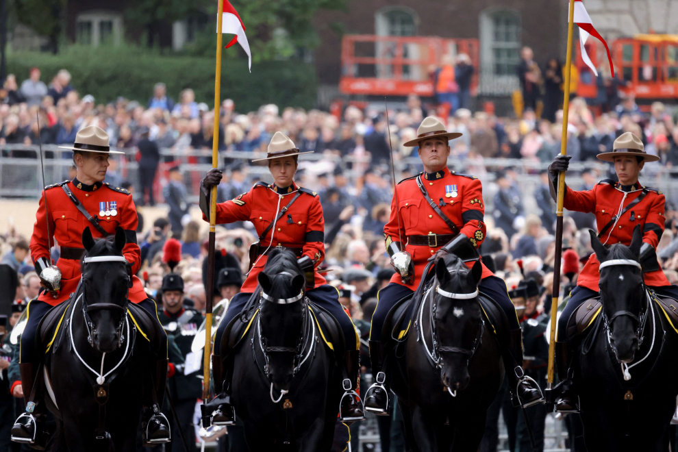 La procesión ha discurrido por el centro de Londres tras el funeral de Estado en la Abadía de Westminster.