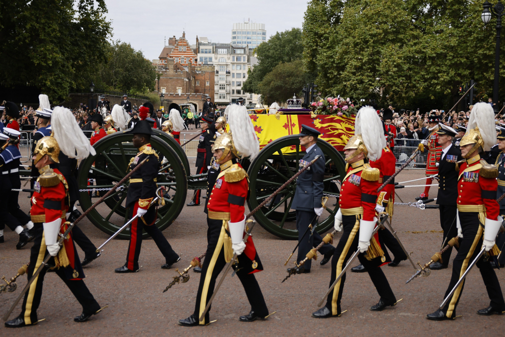 London (United Kingdom), 19/09/2022.- The State Funeral Procession of Queen Elizabeth II in London, Britain, 19 September 2022. Britain's Queen Elizabeth II died at her Scottish estate, Balmoral Castle, on 08 September 2022. The 96-year-old Queen was the longest-reigning monarch in British history. (Reino Unido, Londres) EFE/EPA/TOLGA AKMEN
BRITAIN ROYALTY