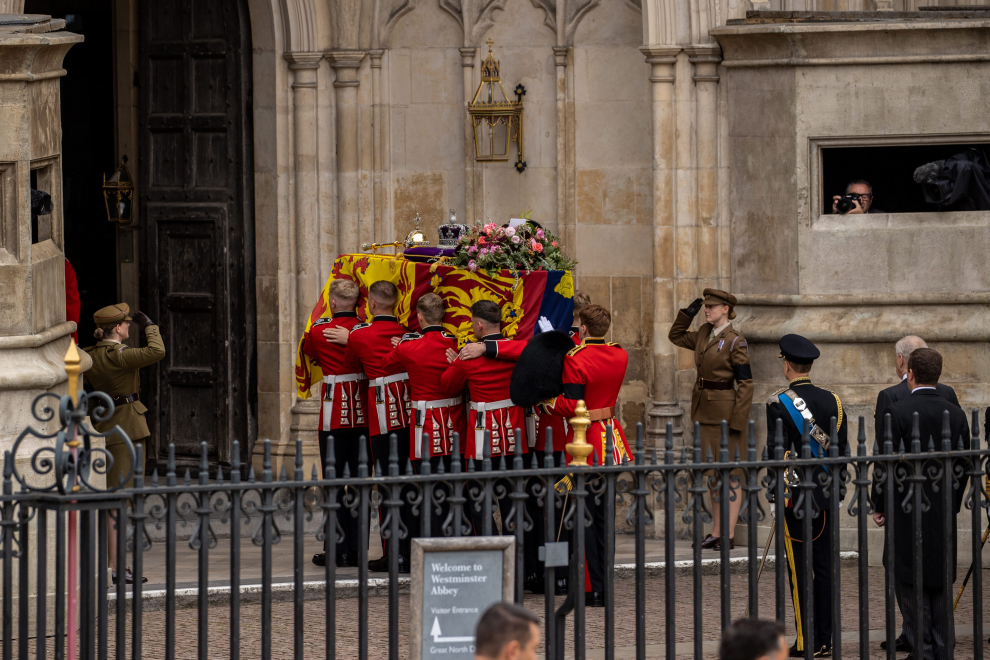 London (United Kingdom), 19/09/2022.- The State Funeral Procession of Queen Elizabeth II in London, Britain, 19 September 2022. Britain's Queen Elizabeth II died at her Scottish estate, Balmoral Castle, on 08 September 2022. The 96-year-old Queen was the longest-reigning monarch in British history. (Reino Unido, Londres) EFE/EPA/STUART BROCK
 BRITAIN ROYALTY