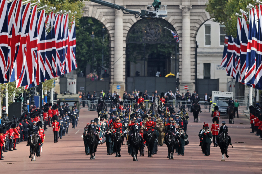 London (United Kingdom), 19/09/2022.- The State Funeral Procession of Queen Elizabeth II in London, Britain, 19 September 2022. Britain's Queen Elizabeth II died at her Scottish estate, Balmoral Castle, on 08 September 2022. The 96-year-old Queen was the longest-reigning monarch in British history. (Reino Unido, Londres) EFE/EPA/STUART BROCK
BRITAIN ROYALTY