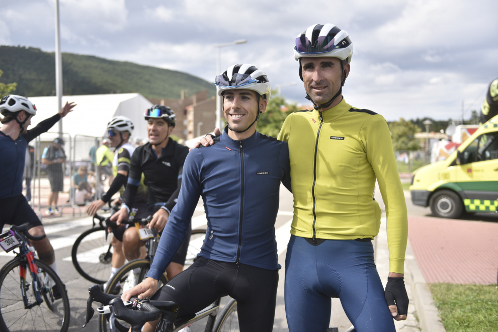 Los ciclistas que han disputado la Quebrantahuesos y la Treparriscos se han visto arropados por el público durante toda la carrera.
