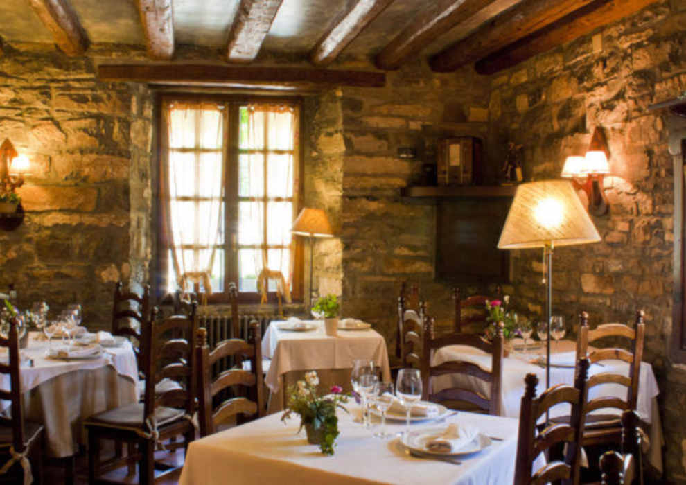Rústico comedor en Casa Frauca.