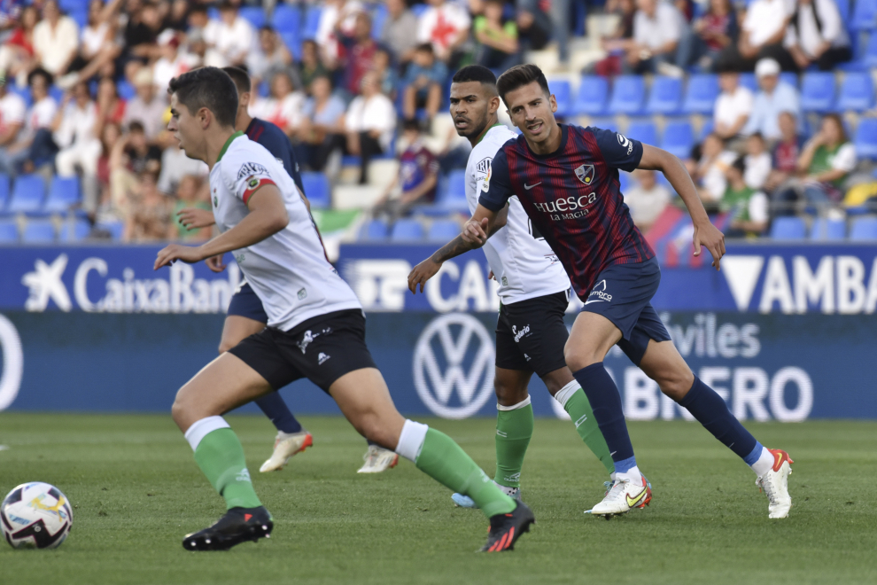 La SD Huesca ha empatado a cero ante el Racing de Santander en uno de los peores partidos de los azulgranas.