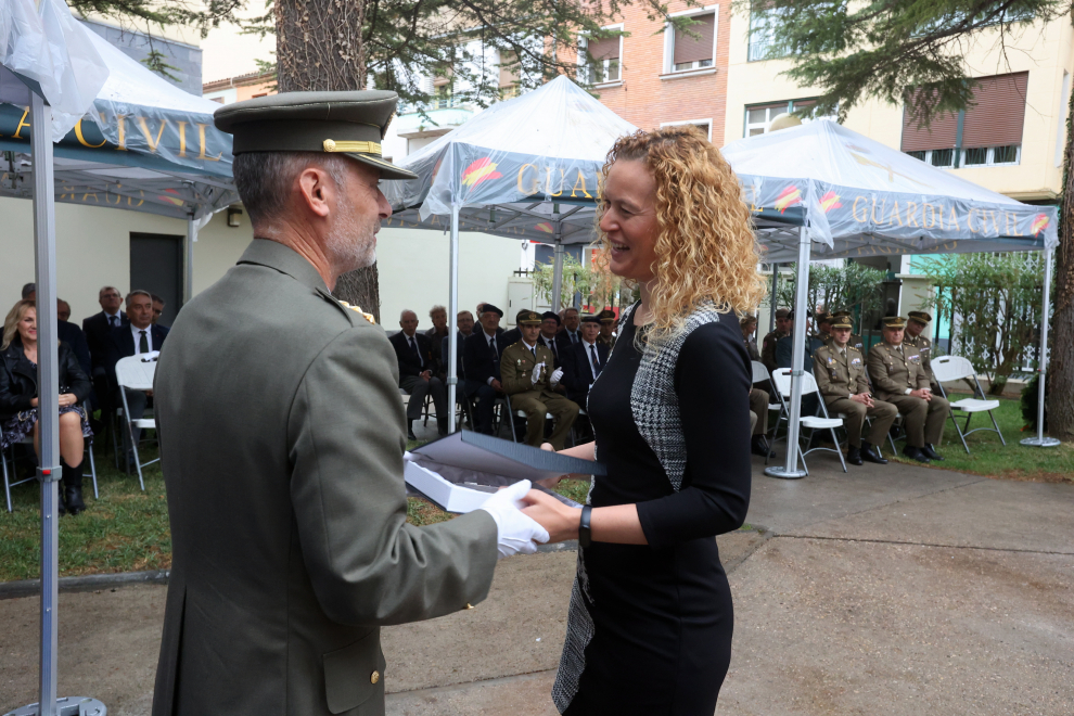 Diferentes cargos y personas recibieron su condecoración por su esfuerzo y colaboración con las Fuerzas Armadas.