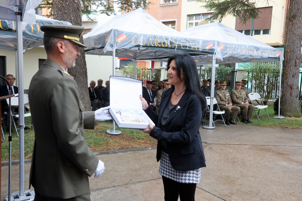 Diferentes cargos y personas recibieron su condecoración por su esfuerzo y colaboración con las Fuerzas Armadas.