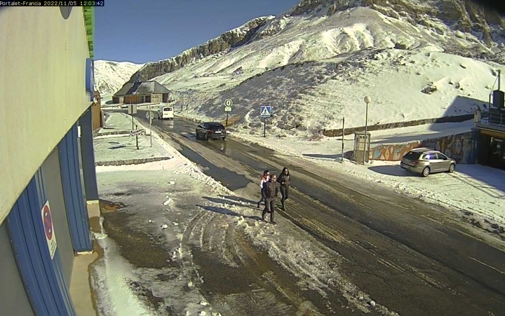 Después de la tormenta, llega el sol. Espectacular el Pirineo nevado.