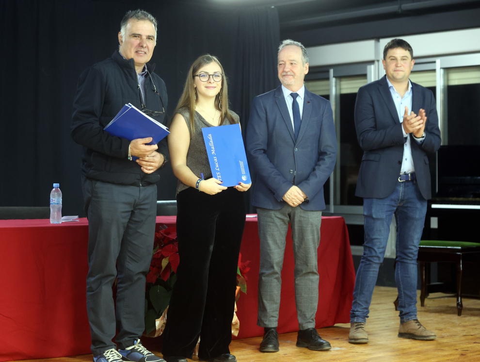 ​El IES Lucas Mallada ha celebrado una gala para despedir a los alumnos que superaron el curso 2020-2022.