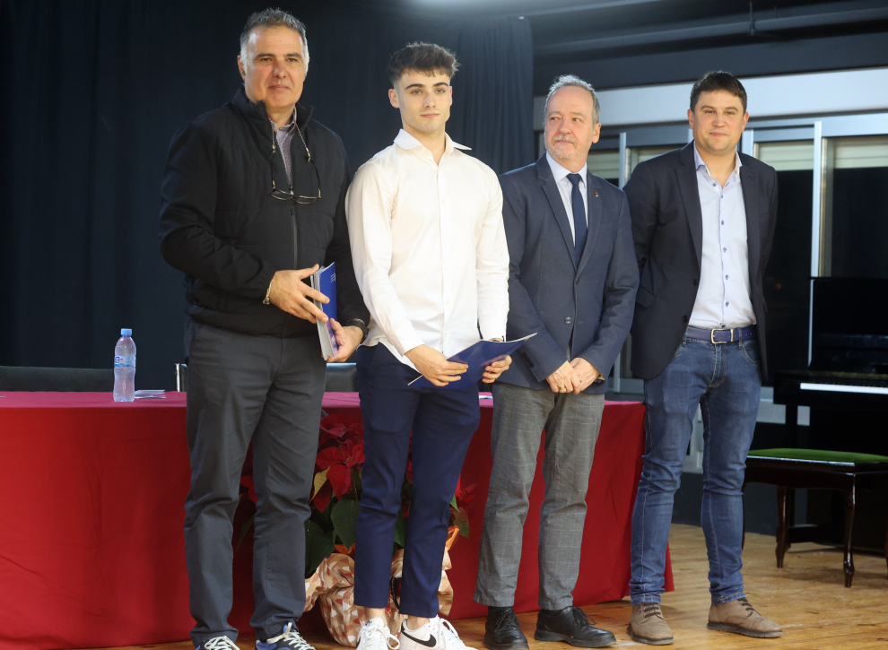​El IES Lucas Mallada ha celebrado una gala para despedir a los alumnos que superaron el curso 2020-2022.