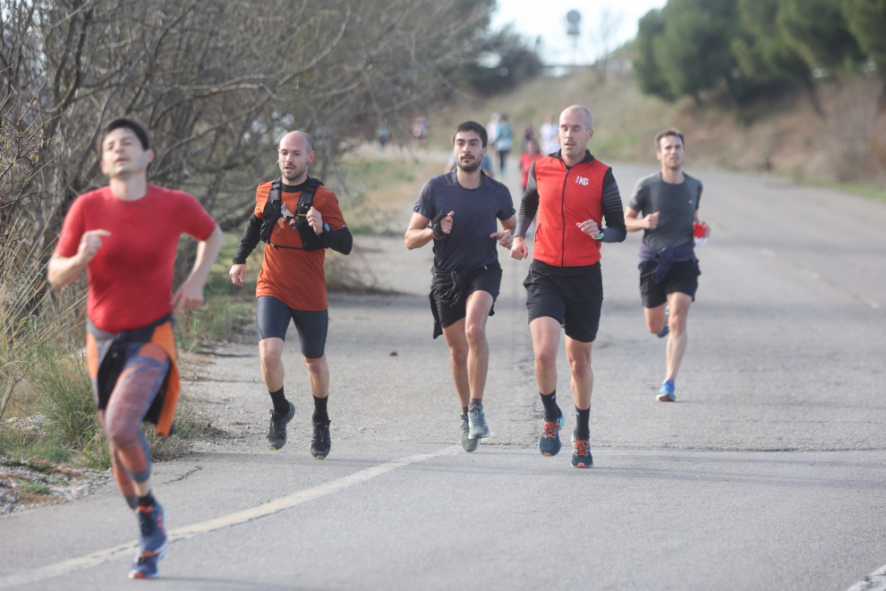 En la mañana de hoy ha tenido lugar la tradicional cita deportiva, en la que han participado un nutrido grupo de corredores, llegando hasta Huerrios y recorriendo diferentes puntos de la ciudad.