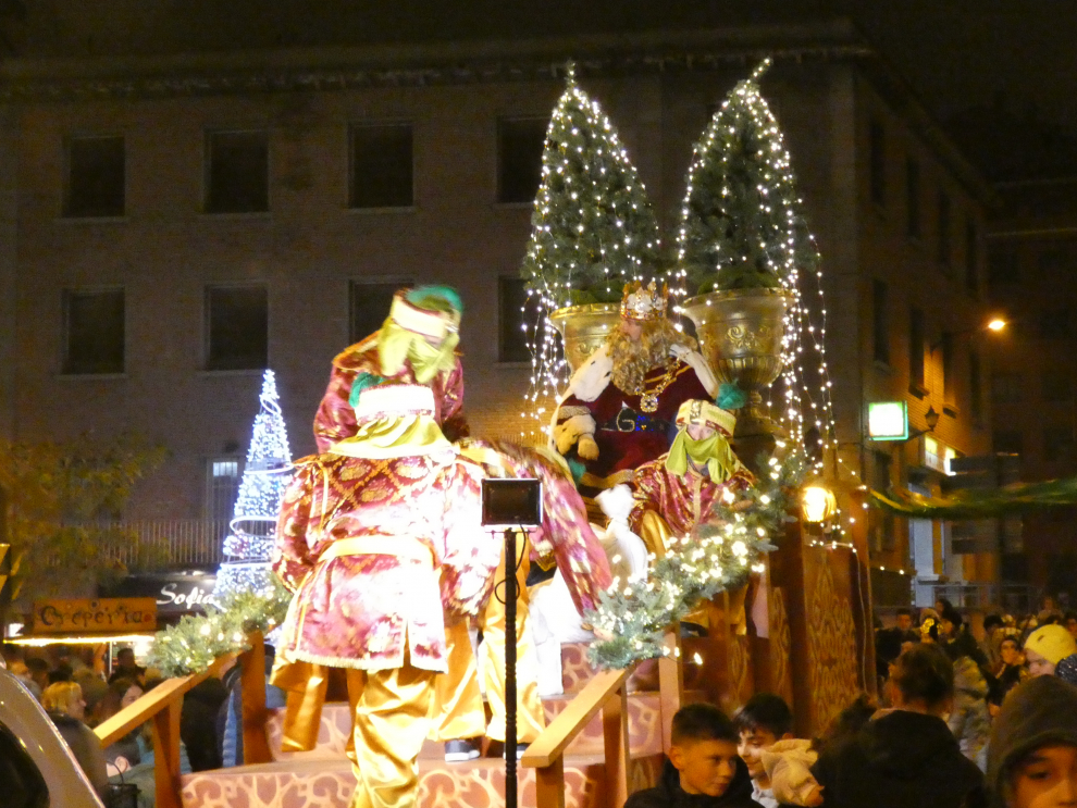 Los Reyes Magos reparten ilusión por toda la provincia de Huesca.