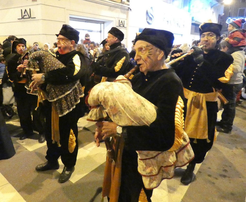 Los Reyes Magos reparten ilusión por toda la provincia de Huesca.