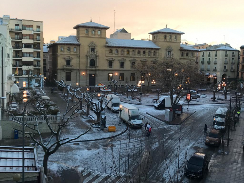Huesca amanece nevada