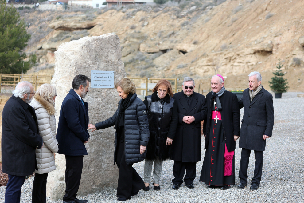 La emérita presidió la inauguración del Espacio Clara Campoamor que ofrece nuevas viviendas para temporeros.
