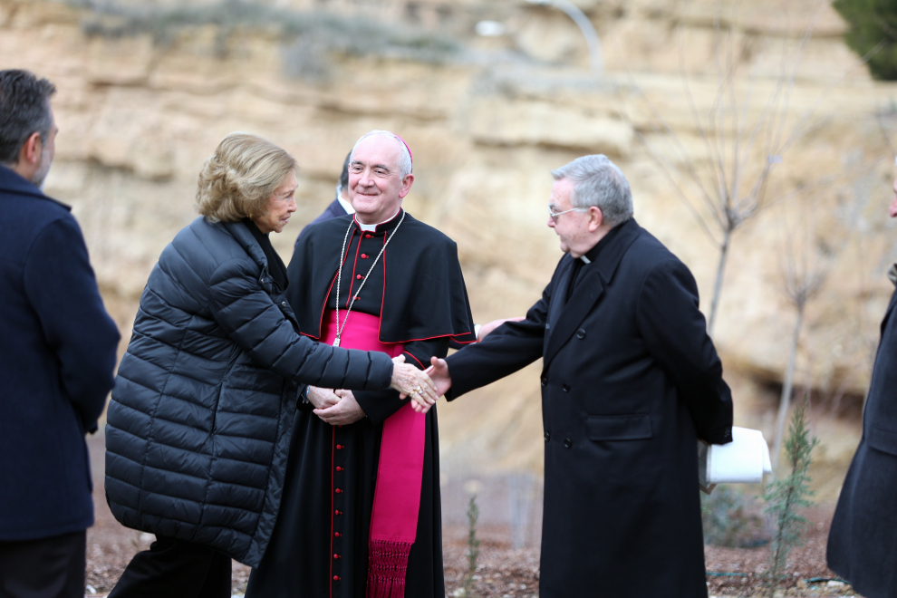 La emérita presidió la inauguración del Espacio Clara Campoamor que ofrece nuevas viviendas para temporeros.