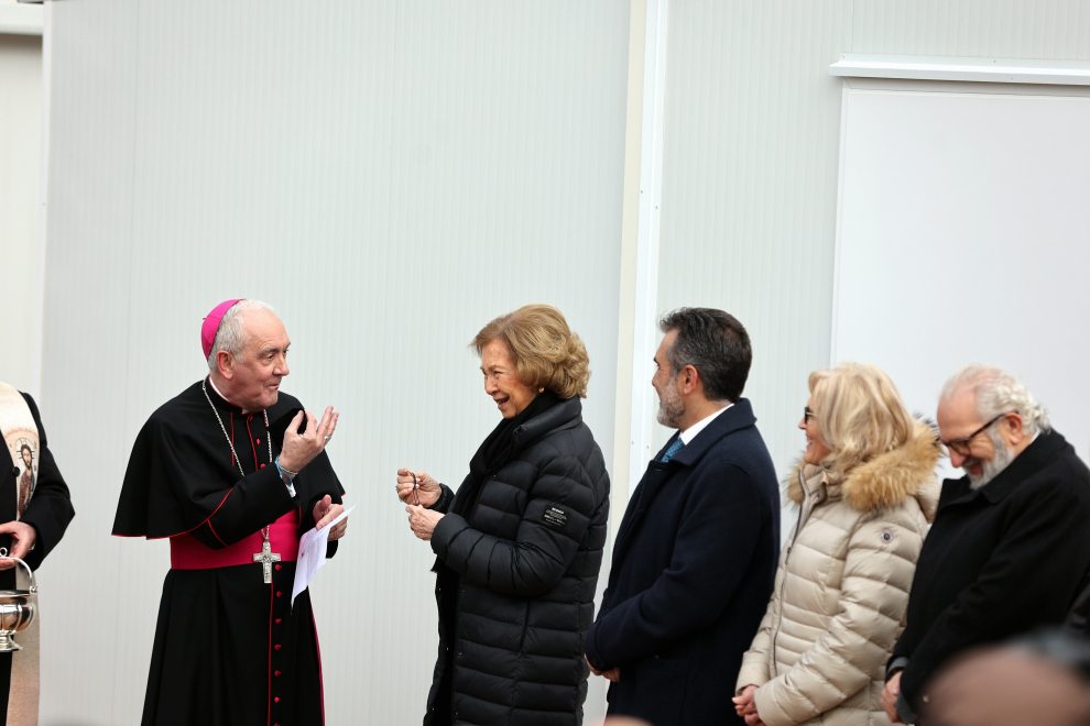 La emérita presidió la inauguración del Espacio Clara Campoamor que ofrece nuevas viviendas para temporeros.