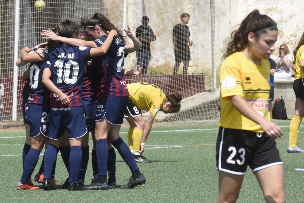 Las jugadoras celebran su triunfo frente al Son Sardina este domingo