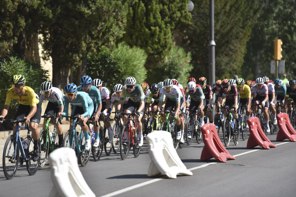 Los ciclistas han realizado treinta y cinco vueltas para completar 85 kilómetros por el circuito.