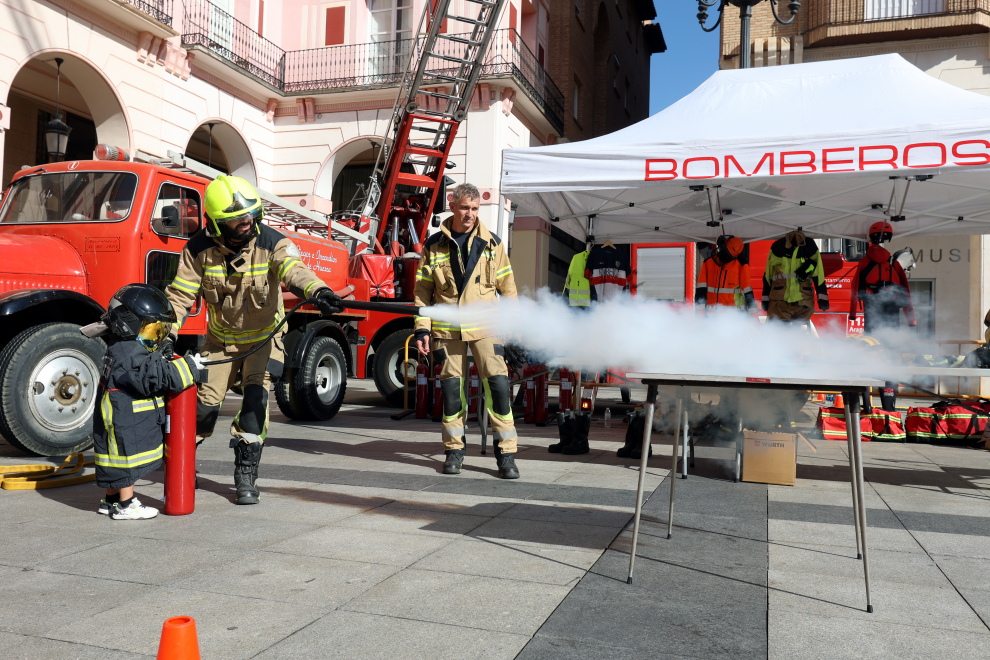Bomberos, Cruz Roja, Guardia Civil, Policía Nacional, Protección Civil y Ejército han mostrado su trabajo a los oscenses.