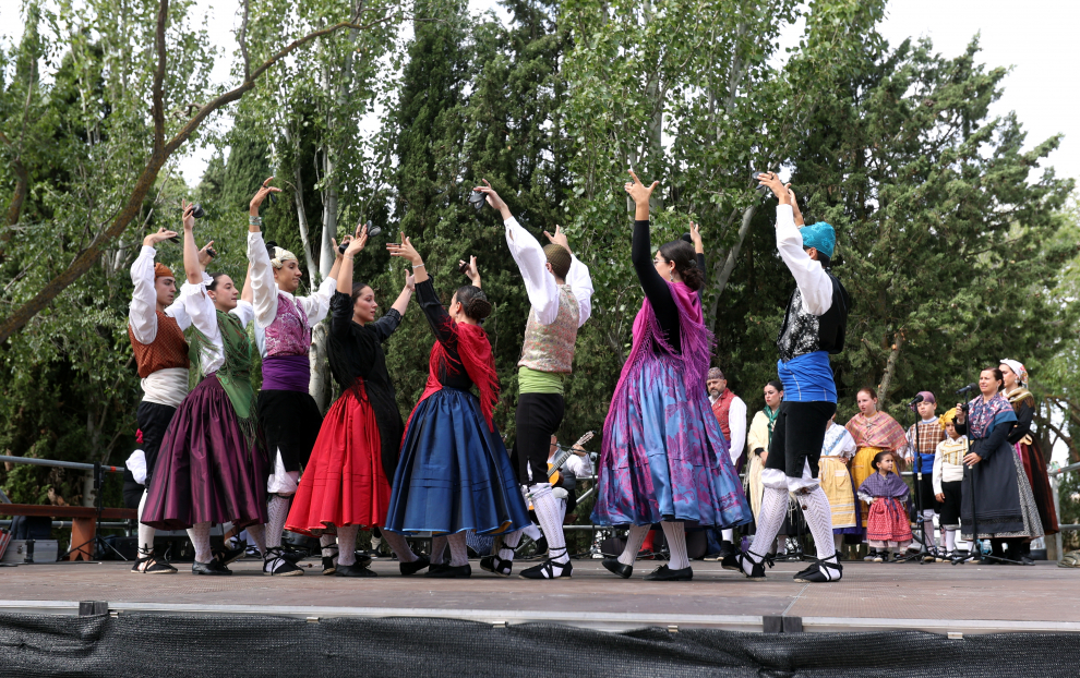 Se ha celebrado la Santa Misa y a continuación ha habido reparto de torta y las jotas del grupo Elenco Aragonés.