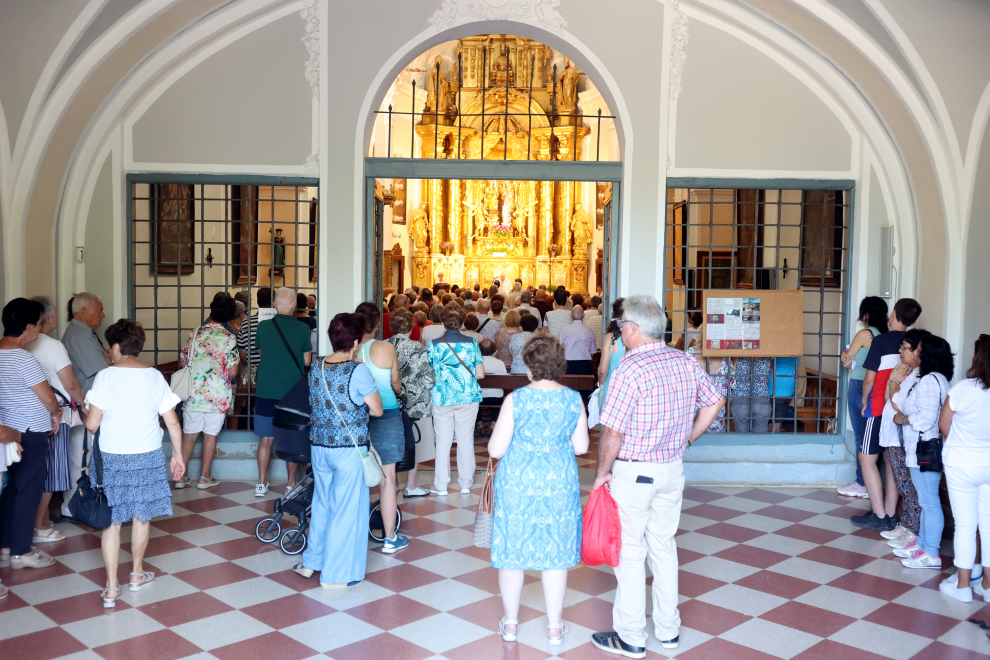 Se ha celebrado la Santa Misa y a continuación ha habido reparto de torta y las jotas del grupo Elenco Aragonés.