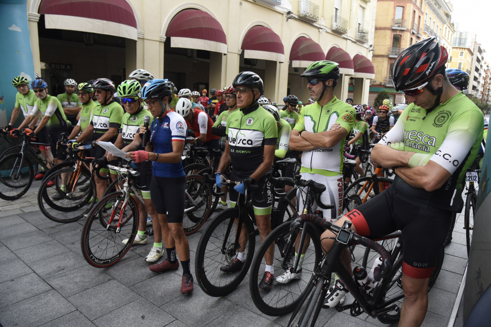 Carrera ciclista por la movilidad y lectura del manifiesto en Huesca por 17 9 23 Foto Javier Navarro[[[DDA FOTOGRAFOS]]]