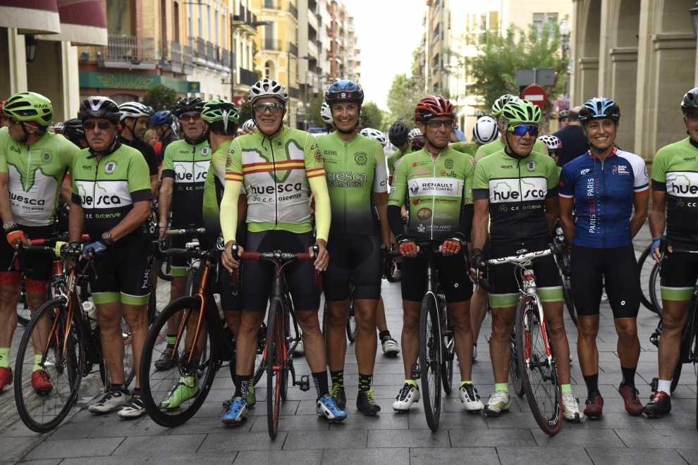 Carrera ciclista por la movilidad y lectura del manifiesto en Huesca por 17 9 23 Foto Javier Navarro_3[[[DDA FOTOGRAFOS]]]