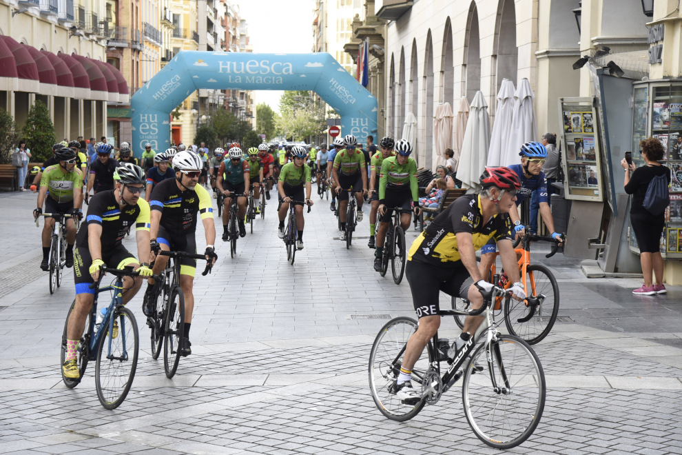 Carrera ciclista por la movilidad y lectura del manifiesto en Huesca por 17 9 23 Foto Javier Navarro_2[[[DDA FOTOGRAFOS]]]