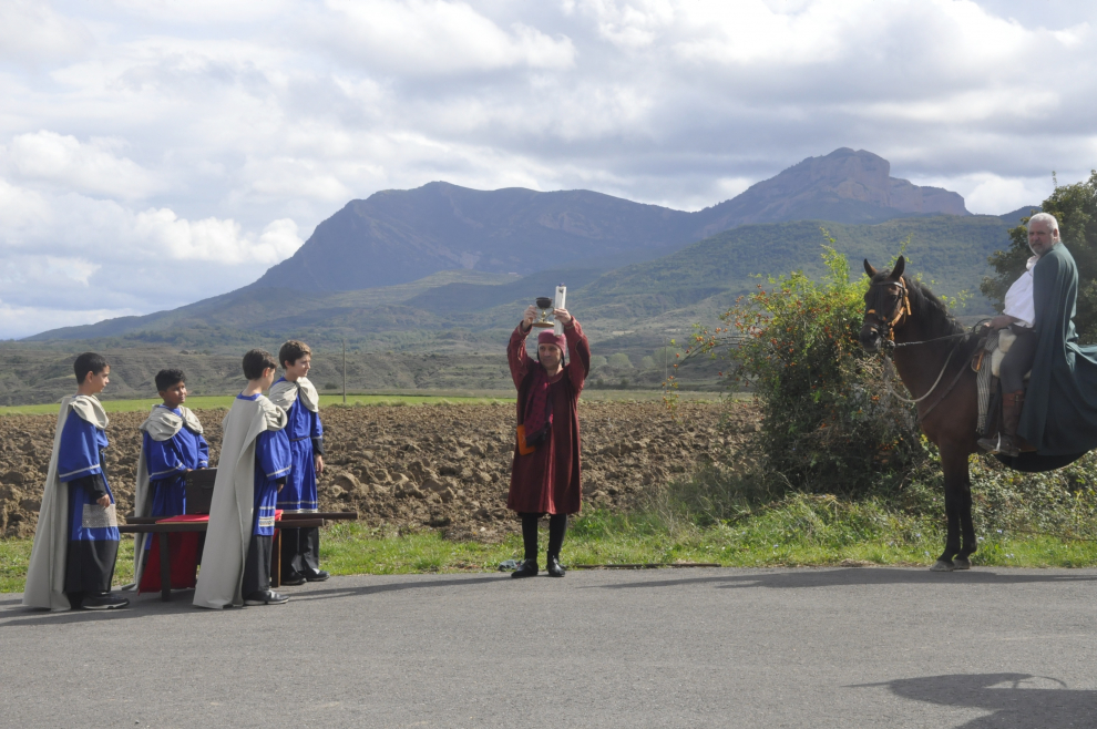 Bailo celebra la 7ª recreación histórica de la llegada del Santo Grial.