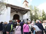 Numerosos oscenses se han acercado a la ermita de San Jorge esta mañana para asistir a la eucaristía.