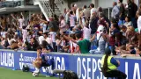 La afición azulgrana, muy entregada durante el partido, lamenta una acción errada por el Huesca.